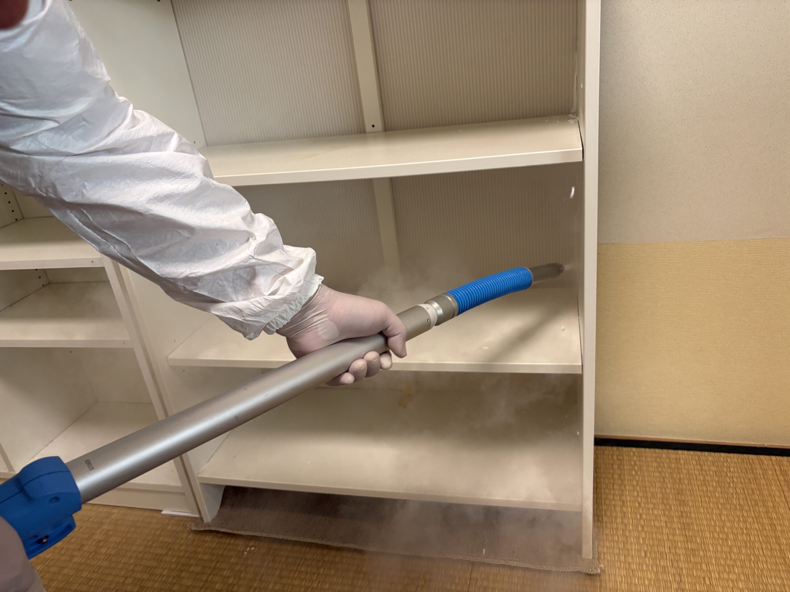 収納棚へのクライオナイト処理